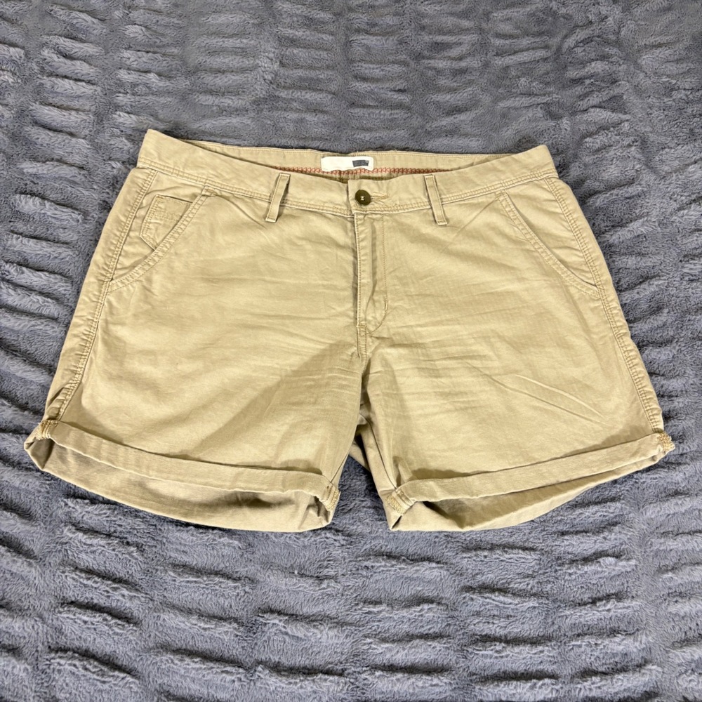 Levis Womens Khaki Tan Cuffed Chino Shorts Mid Rise Size 12 AT332